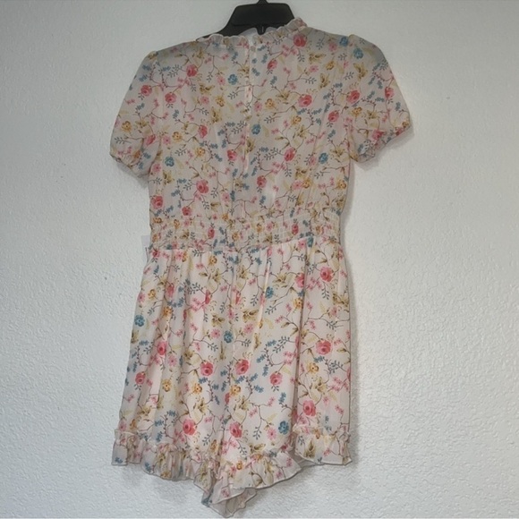 City Vibe
Floral Print Short Sleeve Ruffle Flounce Hem Romper - Picture 6 of 6